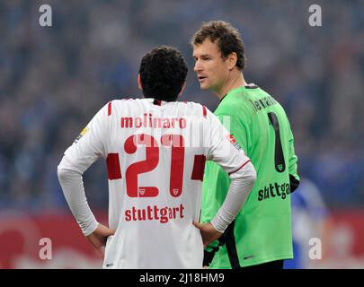 Veltins Arena Gelsenkirchen, Deutschland 12.3.2010 , Fußball: Bundesliga-Spieltag 2009/10 26, Schalke 04 (S04, blau) gegen VfB Stuttgart (VFB, weiß) 2:1 – Jens Lehmann (VFB), Cristian Molinaro Stockfoto