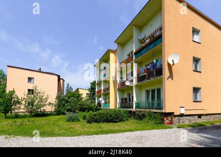 Zakopane, Polen - 09. Juni 2015: Komplex von Wohngebäuden auf dem Wohngebiet Bulwary Slowackiego, 1958 nach einem Projekt von J. Daj erbaut Stockfoto