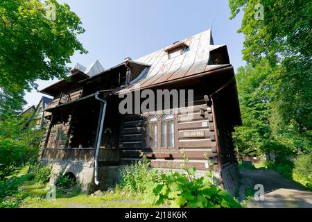 Zakopane, Polen - 12. Juni 2015: Villa namens Balamutka, aus Holz gebaut um 1901, in den städtischen Aufzeichnungen der historischen Architektur aufgeführt Stockfoto