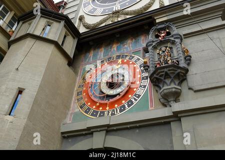 Bern, Schweiz - 06. September 2015: Mittelalterliche astronomische Uhr des 13.. Jahrhunderts, installiert auf dem Uhrturm Ostfront (1191-1256), Zytglogg Stockfoto