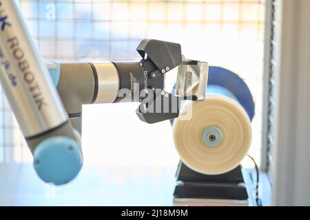 ALLGÄU GOES ROBOTICS Veranstaltung zu Anwendungsbeispielen und Automatisierungsideen in der Robotertechnik in Marktoberdorf, Bayern, Deutschland, 22. März 2022. © Peter Schatz / Alamy Live News Stockfoto