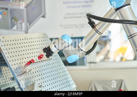 ALLGÄU GOES ROBOTICS Veranstaltung zu Anwendungsbeispielen und Automatisierungsideen in der Robotertechnik in Marktoberdorf, Bayern, Deutschland, 22. März 2022. © Peter Schatz / Alamy Live News Stockfoto