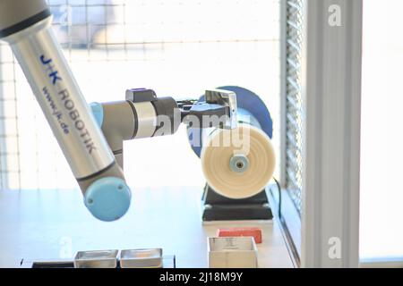 ALLGÄU GOES ROBOTICS Veranstaltung zu Anwendungsbeispielen und Automatisierungsideen in der Robotertechnik in Marktoberdorf, Bayern, Deutschland, 22. März 2022. © Peter Schatz / Alamy Live News Stockfoto