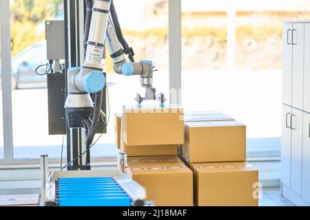 ALLGÄU GOES ROBOTICS Veranstaltung zu Anwendungsbeispielen und Automatisierungsideen in der Robotertechnik in Marktoberdorf, Bayern, Deutschland, 22. März 2022. © Peter Schatz / Alamy Live News Stockfoto