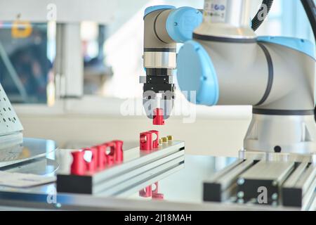 ALLGÄU GOES ROBOTICS Veranstaltung zu Anwendungsbeispielen und Automatisierungsideen in der Robotertechnik in Marktoberdorf, Bayern, Deutschland, 22. März 2022. © Peter Schatz / Alamy Live News Stockfoto