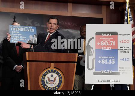 Washington DC, USA. 23. März 2022. 23 23 2022. März 2022, Washington, District of Columbia, USA: US-Senator JOHN BARRASSO (R-WY) spricht heute auf einer Pressekonferenz im Senate Studio/Capitol Hill in Washington DC, USA, über die Gaspreise. (Bild: © Lenin Nolly/ZUMA Press Wire) Bild: ZUMA Press, Inc./Alamy Live News Stockfoto