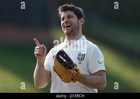 DURHAM CITY, GROSSBRITANNIEN. MÄR 23. Sean Dickson von Durham reagiert während des Matches der MCC University zwischen Durham UCCE und dem Cricket Club von Durham County auf der Rennbahn in Durham City am Mittwoch, den 23.. März 2022. (Kredit: Will Matthews | MI News) Kredit: MI News & Sport /Alamy Live News Stockfoto