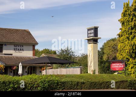 EXETER, DEVON, Großbritannien - 21. SEPTEMBER 2021 Singen Sie für das The Seven Stars Hotel and Pub, Alphington Road Stockfoto