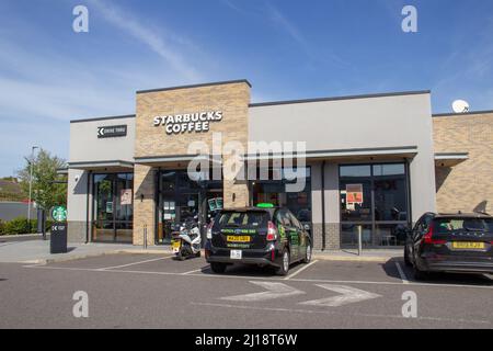 EXETER, DEVON, Großbritannien – 21. SEPTEMBER 2021 Starbucks Coffee, Alphington Road, Marsh Barton Stockfoto