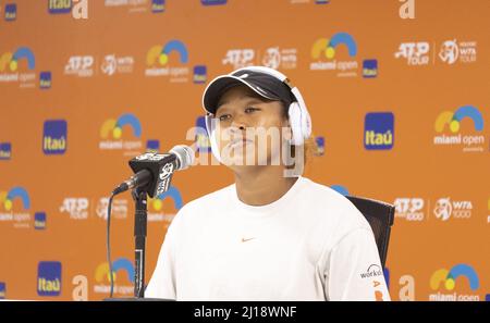 Miami Gardens, Usa. 23. März 2022. Naomi Osaka spricht mit den Medien während der Miami Open im Hard Rock Stadium in Miami Gardens, Florida, am Mittwoch, 23. März 2022. Foto von Gary i Rothstein/UPI Credit: UPI/Alamy Live News Stockfoto