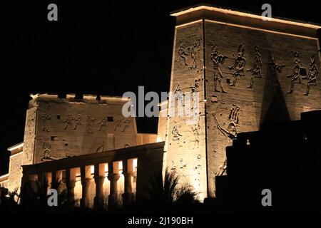 Tempel von Philaebeleuchtet in der Nacht Stockfoto