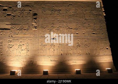 Tempel von Philaebeleuchtet in der Nacht Stockfoto