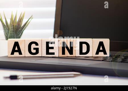 AGENDA Wort gemacht mit Bausteinen isoliert auf weiß. Stockfoto