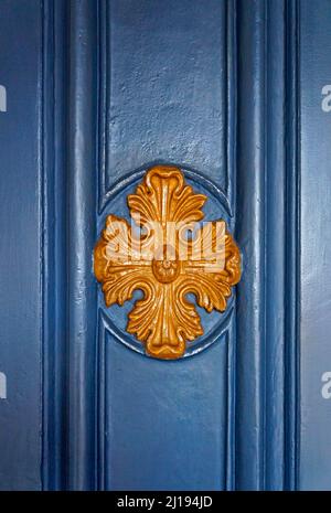 Altes barockes Türdetail, Ouro Preto, Minas Gerais, Brasilien Stockfoto