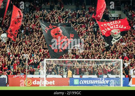 Curitiba, Brasilien. 23. März 2022. PR - Curitiba - 03/23/2022 - PARANAENSE 2022, ATHLETICO PR X CORITIBA - Athletico-PR-Fans bei einem Spiel gegen Coritiba im Stadion Arena da Baixada zur Paranaense-Meisterschaft 2022. Foto: Robson Mafra/AGIF/Sipa USA Quelle: SIPA USA/Alamy Live News Stockfoto