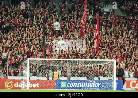 Curitiba, Brasilien. 23. März 2022. PR - Curitiba - 03/23/2022 - PARANAENSE 2022, ATHLETICO PR X CORITIBA - Athletico-PR-Fans bei einem Spiel gegen Coritiba im Stadion Arena da Baixada zur Paranaense-Meisterschaft 2022. Foto: Robson Mafra/AGIF/Sipa USA Quelle: SIPA USA/Alamy Live News Stockfoto