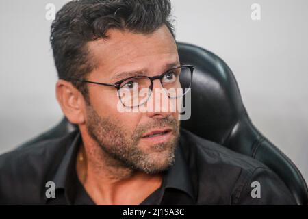 Curitiba, Brasilien. 23. März 2022. PR - Curitiba - 03/23/2022 - PARANAENSE 2022, ATHLETICO PR X CORITIBA - Alberto Valentim Trainer von Athletico-PR bei einem Spiel gegen Coritiba im Stadion Arena da Baixada zur Paranaense-Meisterschaft 2022. Foto: Gabriel Machado/AGIF/Sipa USA Quelle: SIPA USA/Alamy Live News Stockfoto