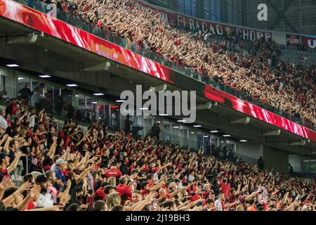 Curitiba, Brasilien. 23. März 2022. PR - Curitiba - 03/23/2022 - PARANAENSE 2022, ATHLETICO PR X CORITIBA - Athletico-PR-Fans bei einem Spiel gegen Coritiba im Stadion Arena da Baixada zur Paranaense-Meisterschaft 2022. Foto: Robson Mafra/AGIF/Sipa USA Quelle: SIPA USA/Alamy Live News Stockfoto