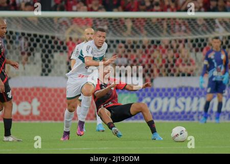 Curitiba, Brasilien. 23. März 2022. Clayton und Christian während Athletico und Coritiba. Erste Etappe für das Halbfinale der Paranaense Championship 2022. Joaquim Américo Guimarães Stadion in Curitiba, PR. Kredit: Reinaldo Reginato/FotoArena/Alamy Live Nachrichten Stockfoto