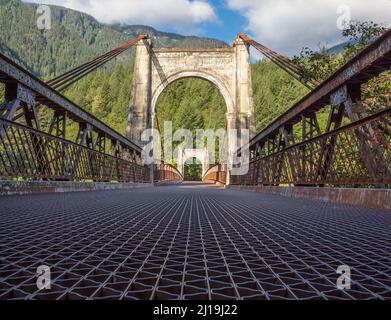 Historische Brücke Alexandra Trans Canada Highway BC. Die Alexandra Bridge über den Fraser River in der Nähe von Boston Bar, British Columbia, Kanada-Septembe Stockfoto