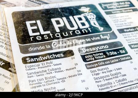 Little Havana Miami Florida Calle Ocho 8 8. Street Hispanic Cuban Viertel Historic District El Pub Restaurant Inside interior menu Spanish Engli Stockfoto