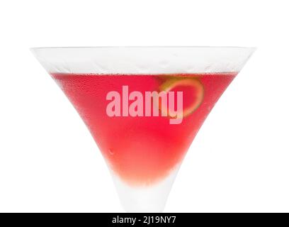 Cosmopolitan Drink Cocktail direkt auf martini-Tasse mit Limettenschale isoliert auf weißem Hintergrund Stockfoto