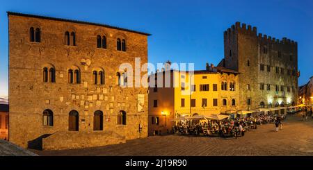 Museo Archeologica und Palazzo Comunale auf der Piazza Garibaldi, Massa Marittima, Maremma, Provinz Grosseto, Toskana, Italien Stockfoto