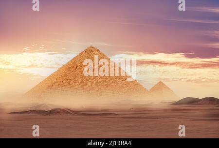 Nahaufnahme ägyptische Pyramide von Gizeh am blauen Himmel Kairo, Ägypten. Stockfoto