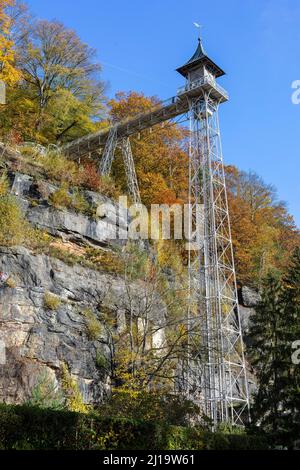 Historischer Personenaufzug am Elbhang in Bad Schandau, Sächsische Schweiz, Sachsen, Deutschland Stockfoto