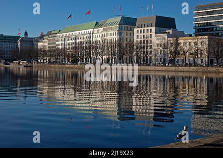 Die Binnenalster mit dem Fairmont Hotel vier Jahreszeiten, Hamburg, Deutschland Stockfoto