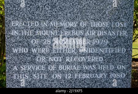 Denkmal für die Verlorenen bei der Luftkatastrophe von Erebus am 28. November 1979, Friedhof Waikumete, Glen Eden, Auckland, Neuseeland, Dienstag, 16. Dezember 200 Stockfoto