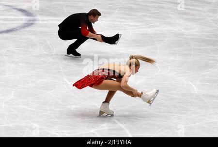DIE US Alexa Scimeca-Knierim und Brandon Frazier treten am 23. März 2022 beim Kurzprogramm der beiden bei den ISU-Eiskunstlauf-Weltmeisterschaften in Montpellier, Südfrankreich, auf. Foto von Patrick Aventurier/ABACAPRESS.COM Stockfoto