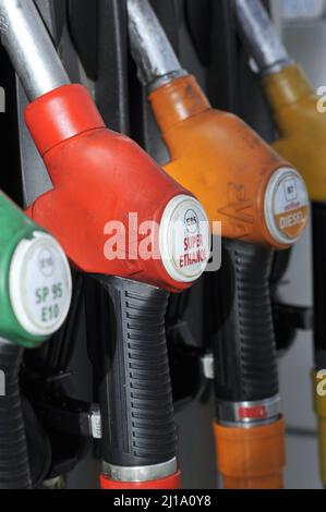 FRANKREICH. SEINE-SAINT-DENIS (93) ROMAINVILLE. TOTAL ENERGIES GAZ-STATION SCHLAGEN SUPER-ETHANOL-KRAFTSTOFF VOR Stockfoto