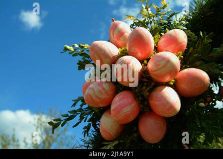 Osterbrauch, Osterbrunnen in der Fränkischen Schweiz, Detail, hier in Bieberbach, Landkreis Forchheim, Oberfranken, Bayern, Deutschland Stockfoto