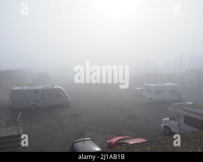 Sheerness, Kent, Großbritannien. 24. März 2022. UK Wetter: Starker Nebel in Sheerness, Kent heute Morgen. Kredit: James Bell/Alamy Live Nachrichten Stockfoto