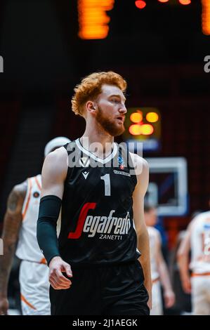 Patra, Lombardei, Griechenland. 23. März 2022. NICCOLO MANNION #1 von Virtus Segafredo Bologna reagieren während des EUROCUP-Spiels 7days zwischen Promitheas Patras und Virtus Bologna in der Dimitris Tofalos Arena am 23. März 2022 in Patra, Griechenland. (Bild: © Stefanos Kyriazis/ZUMA Press Wire) Stockfoto