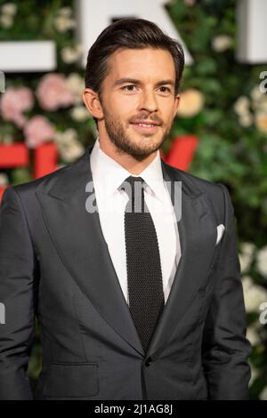 LONDON, ENGLAND - 22. MÄRZ: Jonathan Bailey nimmt an der Weltpremiere der „Bridgerton“-Saison 2 in der Tate Modern am 22. März 2022 in London, England, Teil Stockfoto