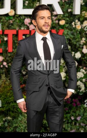 LONDON, ENGLAND - 22. MÄRZ: Jonathan Bailey nimmt an der Weltpremiere der „Bridgerton“-Saison 2 in der Tate Modern am 22. März 2022 in London, England, Teil Stockfoto