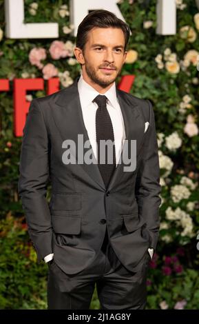 LONDON, ENGLAND - 22. MÄRZ: Jonathan Bailey nimmt an der Weltpremiere der „Bridgerton“-Saison 2 in der Tate Modern am 22. März 2022 in London, England, Teil Stockfoto