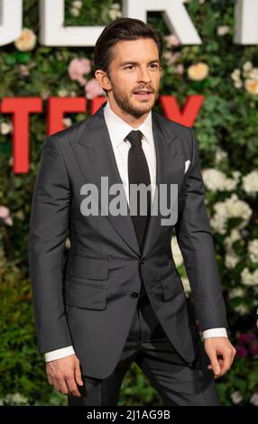 LONDON, ENGLAND - 22. MÄRZ: Jonathan Bailey nimmt an der Weltpremiere der „Bridgerton“-Saison 2 in der Tate Modern am 22. März 2022 in London, England, Teil Stockfoto