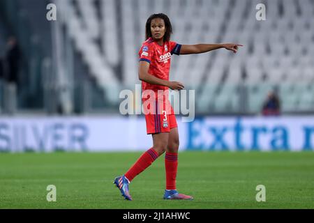 Turin, Italien. 23. März 2022. Wendie Renard von Olympique Lyon zeigt sich während des UEFA Champions League-Viertelfinales, dem ersten Beinspiel zwischen Juventus FC und Olympique Lyon. Quelle: Marco Canoniero/Alamy Live News Stockfoto