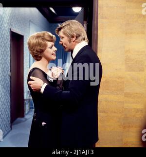 Hochzeitsnacht im Paradies, Fernsehfilm nach der Operette von Friedrich Schröder, Deutschland 1974, Regie: Thomas Engel, Darsteller: Barbara schöne, Uwe Friedrichsen Stockfoto