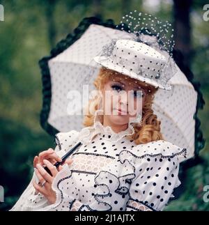 Hochzeitsnacht im Paradies, Fernsehfilm nach der Operette von Friedrich Schröder, Deutschland 1974, Regie: Thomas Engel, Darsteller: Barbara schöne Stockfoto