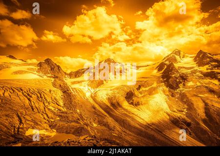 Fantasy-Effekt-Farbe des Palla Bianca-Massivs großer Gletscher Stockfoto