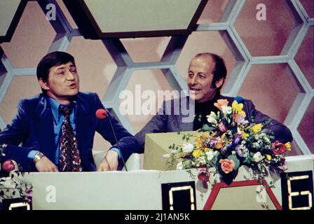 Dalli Dalli, Spielshow, Deutschland 1971 - 1986, Sendung vom 11. April 1974, Mitwirkende: Kandidaten Regisseur Rainer Werner Fassbinder (links) und Schauspieler Wolfgang Spier Stockfoto