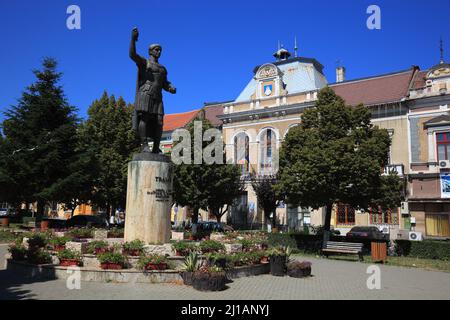 Deva, Diemrich, Statue des römischen Kaisers Trajan vor dem Rathaus, Siebenbürgen, Rumänien / Deva, Diemrich, Statue des römischen Kaiser Trajan in Stockfoto