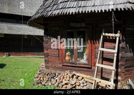 Unesco Weltkulturerbe: Holzkirchen von Budesti, untere Kirche, Biserica Josania, geweiht dem heiligen St. Nikolaus, erbaut 1760, Banat, Rumänien Stockfoto