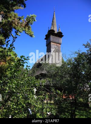 Unesco Weltkulturerbe: Holzkirchen von Budesti, untere Kirche, Biserica Josania, geweiht dem heiligen St. Nikolaus, erbaut 1760, Banat, Rumänien Stockfoto