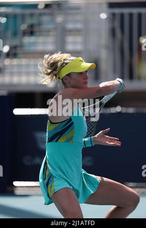 MIAMI GARDENS, FLORIDA - 23. MÄRZ: Tereza Martincova am 3. Tag der Miami Open im Hard Rock Stadium am 23. März 2022 in Miami Gardens, Florida Menschen: Tereza Martincova . Kredit: hoo-me.com/MediaPunch Stockfoto