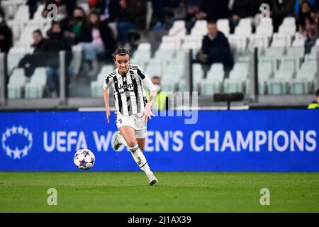 Turin, Italien. 23. März 2022. Barbara Bonansea vom FC Juventus in Aktion während des UEFA Women's Champions League Viertelfinales der ersten Fußball-Etappe zwischen Juventus FC und Olympique Lyonnais. Kredit: Nicolò Campo/Alamy Live Nachrichten Stockfoto